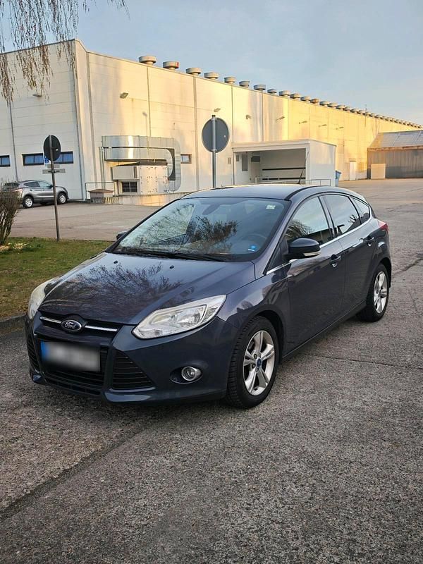 Gebraucht Ford Focus 101 PS (74 kW) 2012 Blau Limousine
