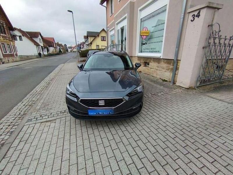 Magnetic grau (metallic) Gebraucht 2024 Seat Leon Style Kombi | 25.500 € (Fairer Preis) - Bild 1/4