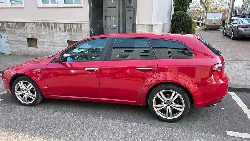 Gebraucht Alfa Romeo 159 170 PS (125 kW) 2012 Rot Kombi