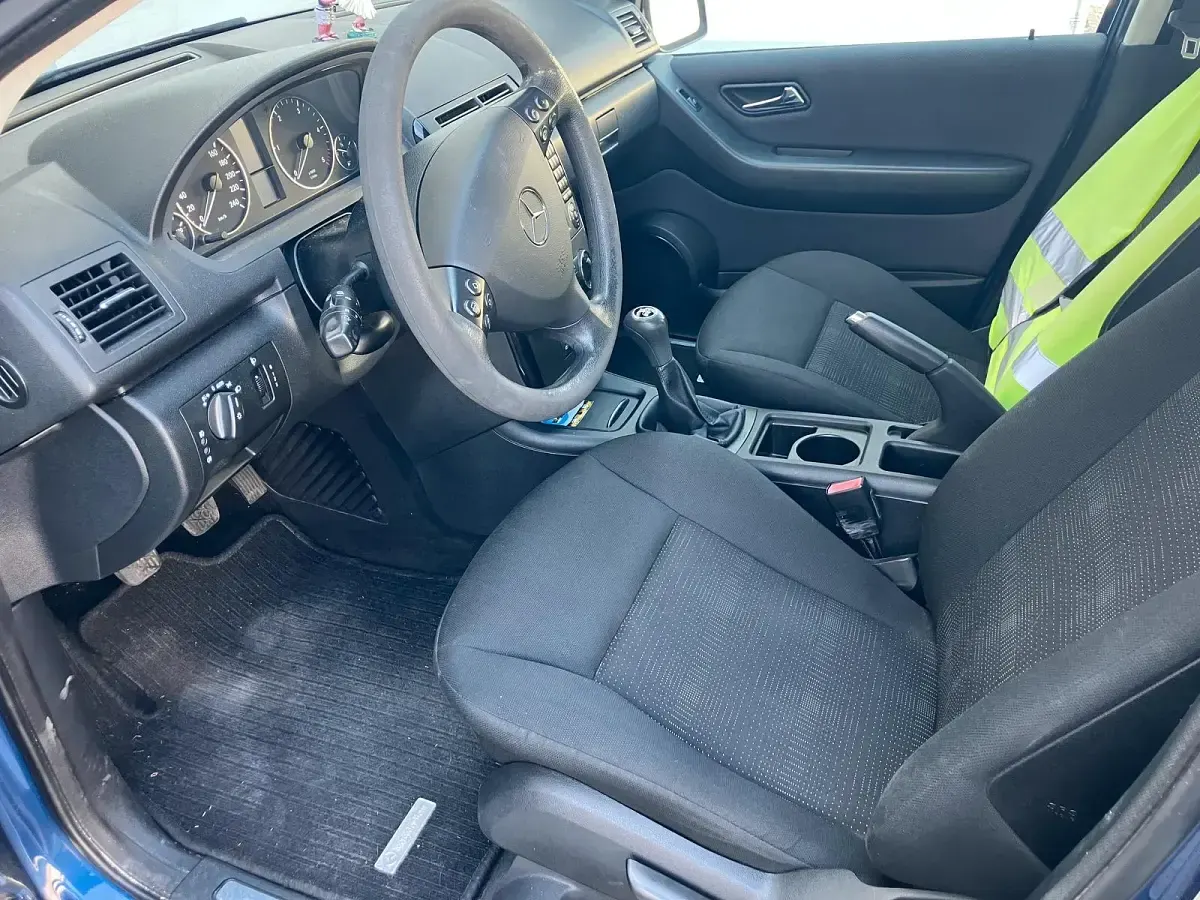 Gebraucht Mercedes A180 109 PS (80 kW) 2010 Blau Limousine