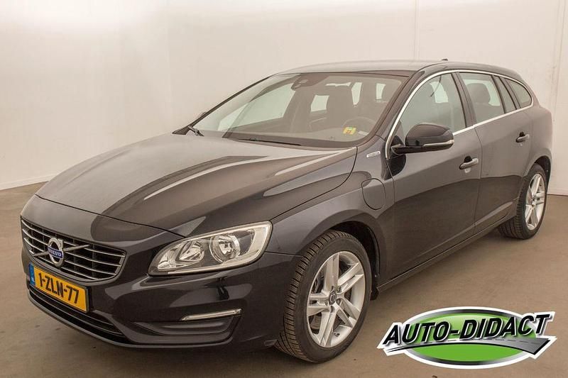 Gebraucht Volvo V60 215 PS (158 kW) 2015 Schwarz Kombi