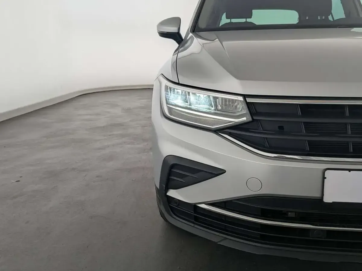 Gebraucht VW Tiguan Life 150 PS (110 kW) 2022 Reflexsilber SUV