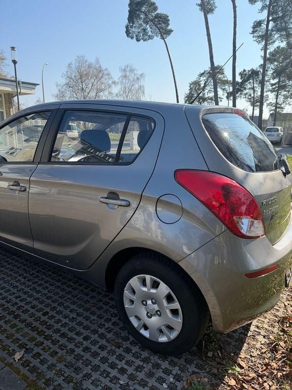 Gebraucht Hyundai i20 Classic 86 PS (63 kW) 2012 Grau Kleinwagen