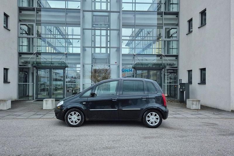 Schwarz Gebraucht 2005 Lancia Musa Van / Kleinbus | 2.300 € - Bild 1/4