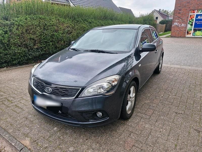 Gebraucht Kia Ceed 89 PS (65 kW) 2013 Grau Kleinwagen