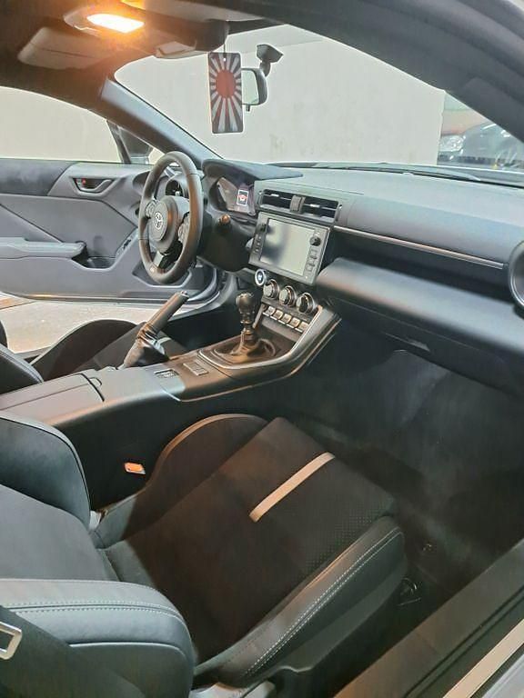 Gebraucht Toyota GR86 234 PS (172 kW) 2024 Silber Coupé