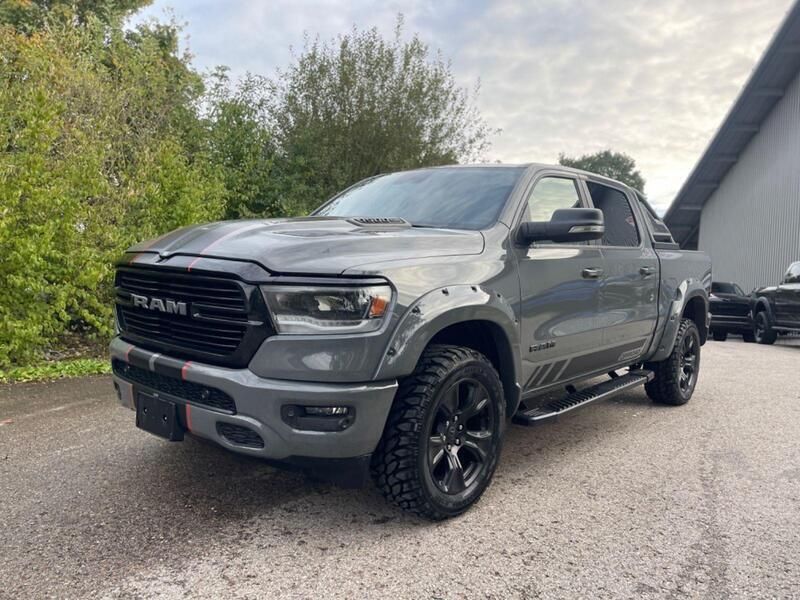 Grau Gebraucht 2021 Dodge Ram Abholung | 49.900 € (Fairer Preis) - Bild 1/4