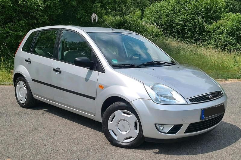 Silber Gebraucht 2007 Ford Fiesta Kleinwagen | 2.000 € - Bild 1/4