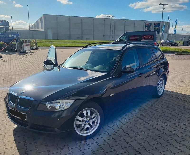Gebraucht BMW 320 150 PS (110 kW) 2007 Schwarz Kombi