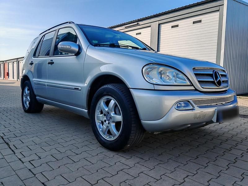 Gebraucht Mercedes ML270 163 PS (119 kW) 2004 Silber SUV