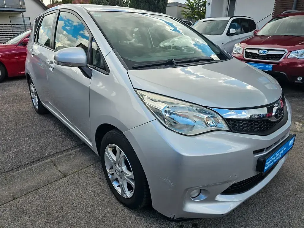 Gebraucht Subaru Trezia Active 90 PS (66 kW) 2012 Silber Kleinwagen
