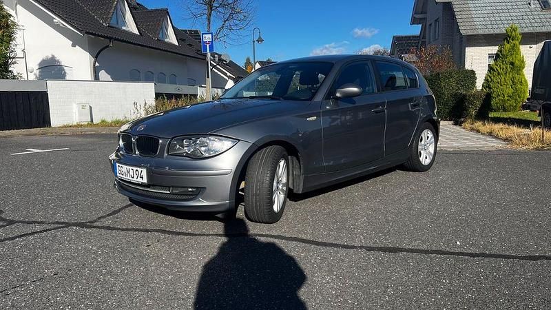 Silber Gebraucht 2009 BMW 116 Kleinwagen | 4.750 € (Fairer Preis) - Bild 1/4