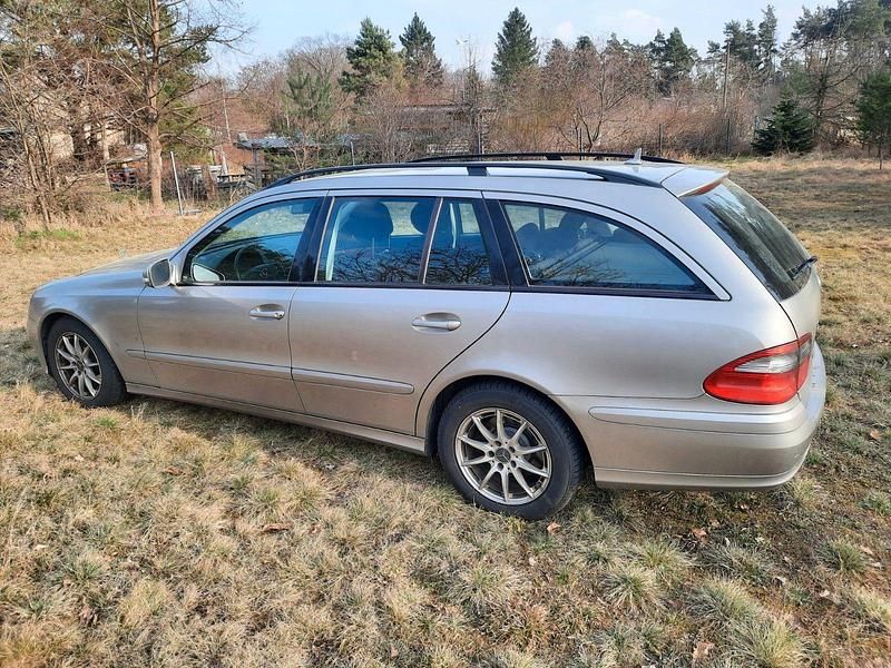 Gebraucht Mercedes E220 Avantgarde 170 PS (125 kW) 2007 Andere farben Kombi