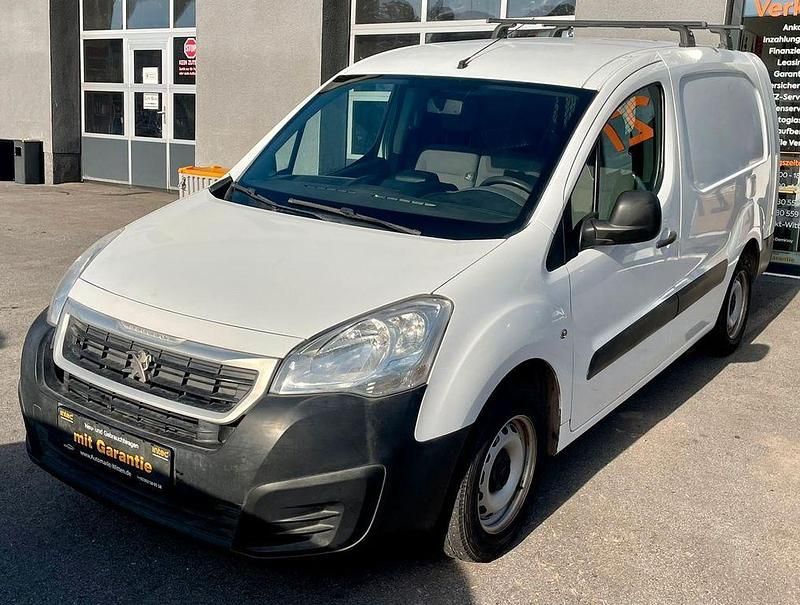 Weiß Gebraucht 2016 Peugeot Partner Comfort plus Van | 8.790 € (Fairer Preis) - Bild 1/4