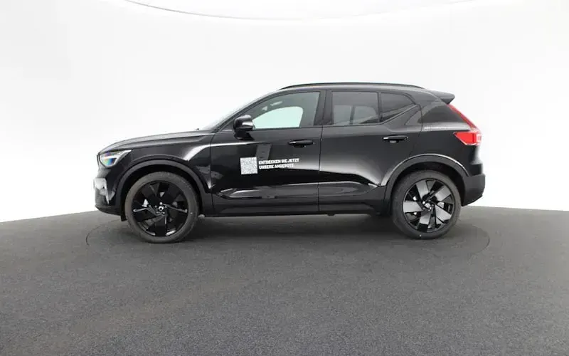 Neu Volvo XC40 Plus 163 PS (119 kW) 2026 Schwarz SUV