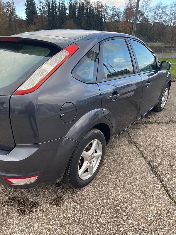 Gebraucht Ford Focus 100 PS (73 kW) 2008 Grau Limousine