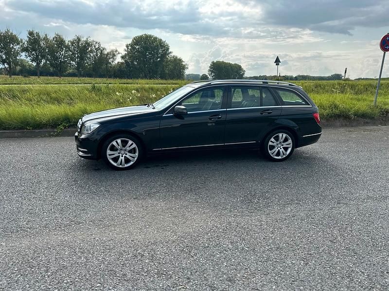 Schwarz Gebraucht 2014 Mercedes C220 Kombi | 12.000 € (Guter Preis) - Bild 1/4