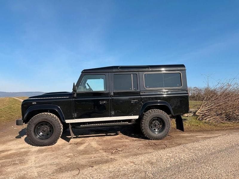 Second-hand Land Rover Defender 122 CP (89 kW) 2010 Negru SUV