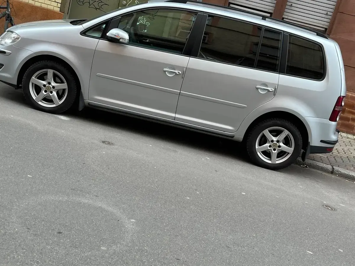Gebraucht VW Touran 140 PS (102 kW) 2009 Silber Van / Kleinbus