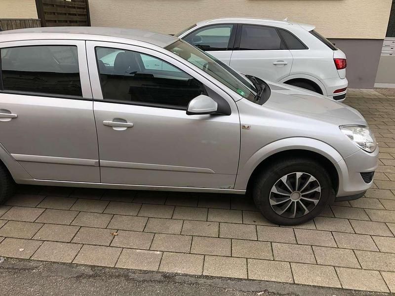 Gebraucht Opel Astra Innovation 116 PS (85 kW) 2008 Silber Limousine