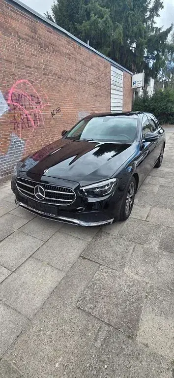 Gebraucht Mercedes E200 150 PS (110 kW) 2023 Schwarz Limousine