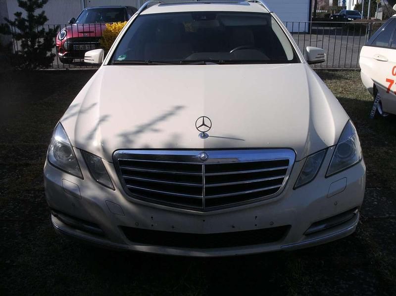 Gebraucht Mercedes E250 Elegance 204 PS (150 kW) 2012 Beige Kombi