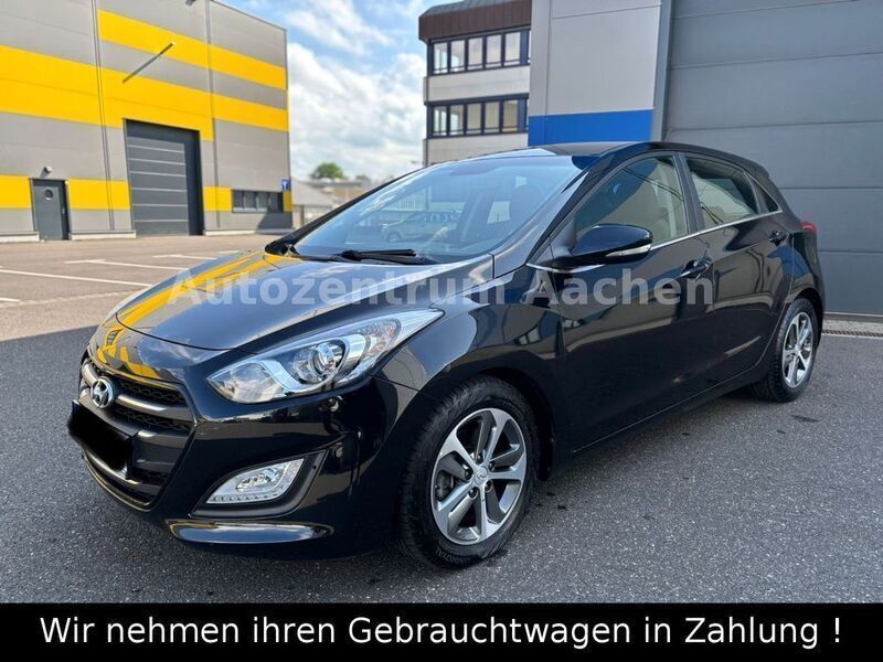 Schwarz Gebraucht 2017 Hyundai i30 Limousine | 10.999 € (Superpreis) - Bild 1/4