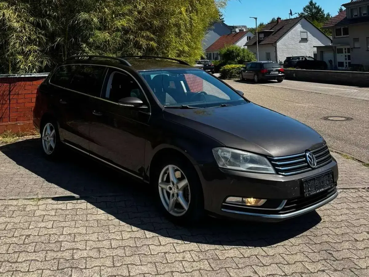 Gebraucht VW Passat Comfortline 140 PS (102 kW) 2014 Black oak brown metallic Kombi