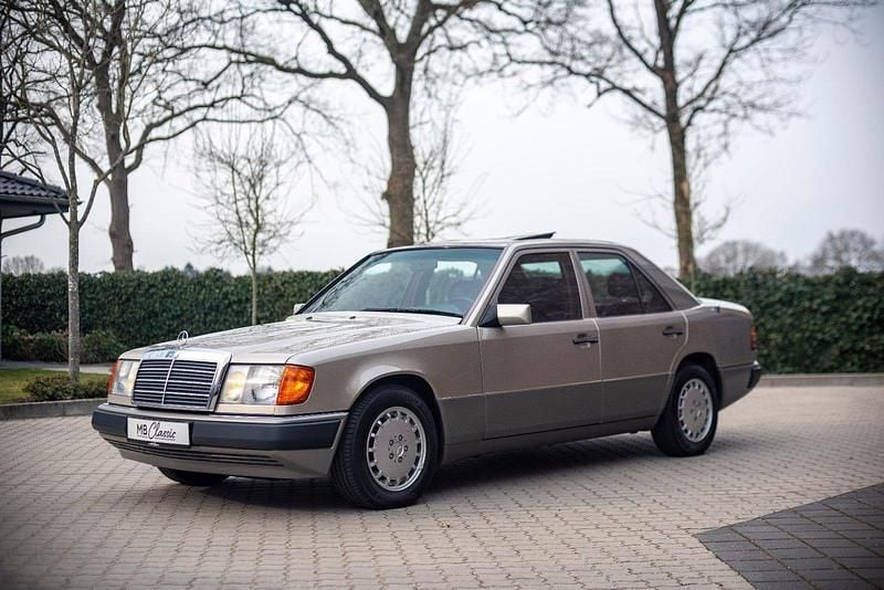 Gebraucht Mercedes E260 160 PS (117 kW) 1992 Andere farben Limousine