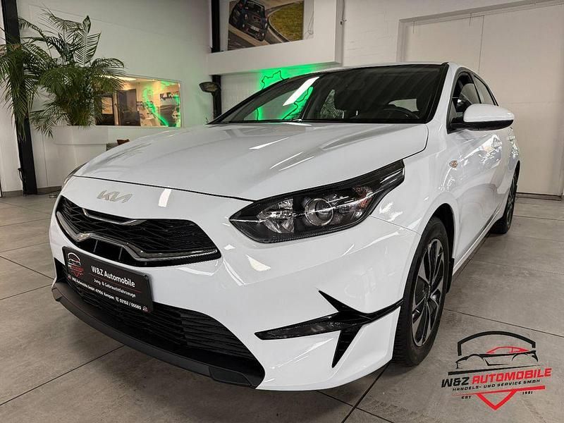 Gebraucht Kia Ceed 101 PS (74 kW) 2024 Weiß Kleinwagen