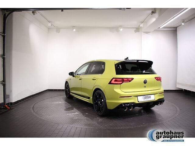 Gebraucht VW Golf VIII R 333 PS (244 kW) 2024 Gelb / limonen gelb Limousine