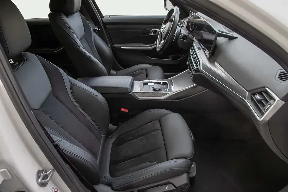 Gebraucht BMW 330 Shadowline 245 PS (180 kW) 2024 Weiß Kombi