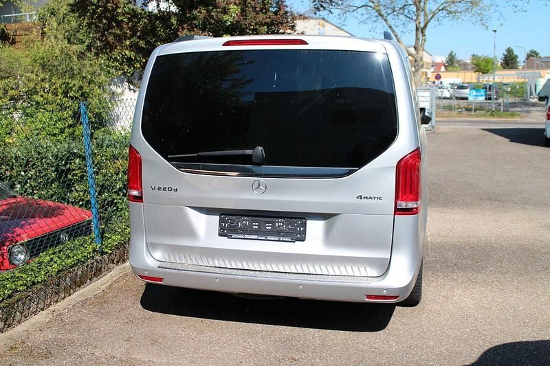 Usata Mercedes V220 Edition 163 CV (119 kW) 2017 Argento Monovolume