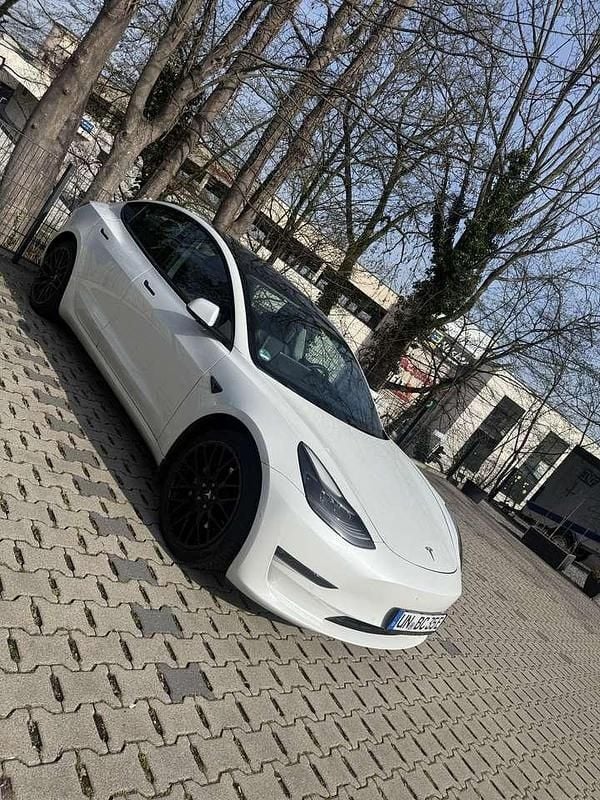 Second-hand Tesla Model 3 324 kW (441 CP) 2021 Berlinǎ