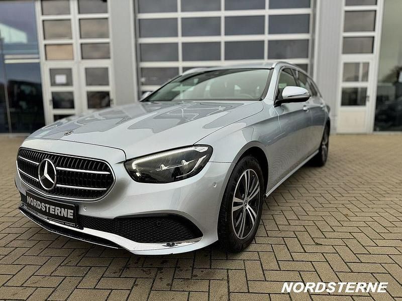 Gebraucht Mercedes E220 Avantgarde 200 PS (147 kW) 2022 Lack hightechsilber Kombi