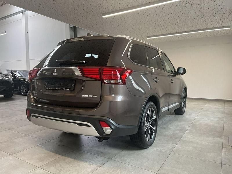 Gebraucht Mitsubishi Outlander Diamant Edition 150 PS (110 kW) 2019 Granit braun SUV