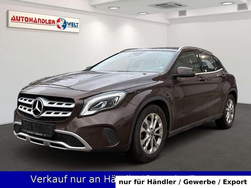 Braun Gebraucht 2010 Mercedes GLA220 SUV | 12.699 € - Bild 1/3