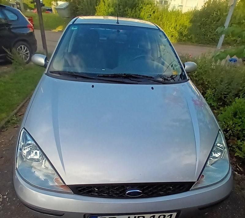 Silber Gebraucht 2004 Ford Focus Limousine | 1.950 € (Fairer Preis) - Bild 1/4