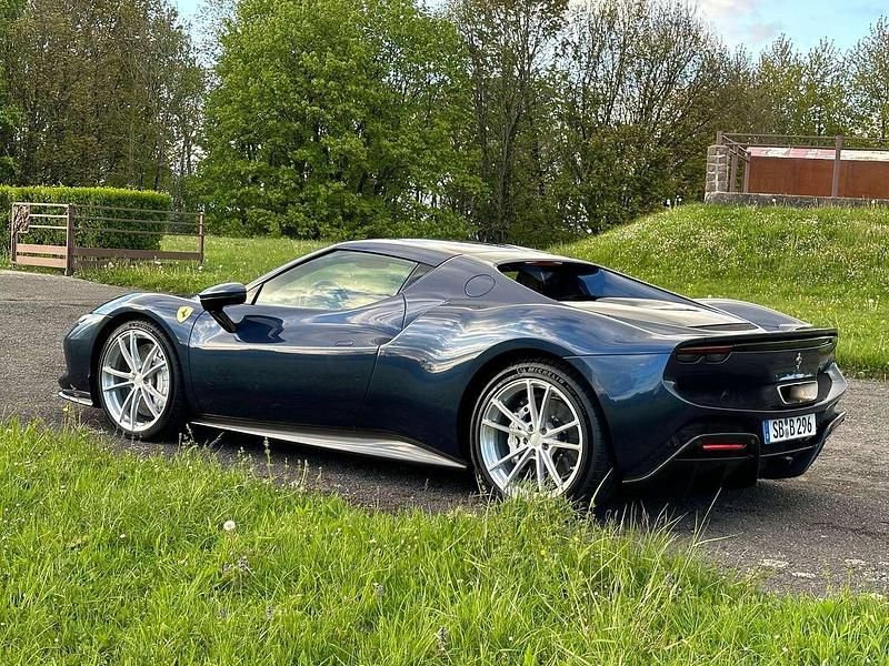 Second-hand Ferrari 296 829 CP (609 kW) 2023 Albastru Coupe