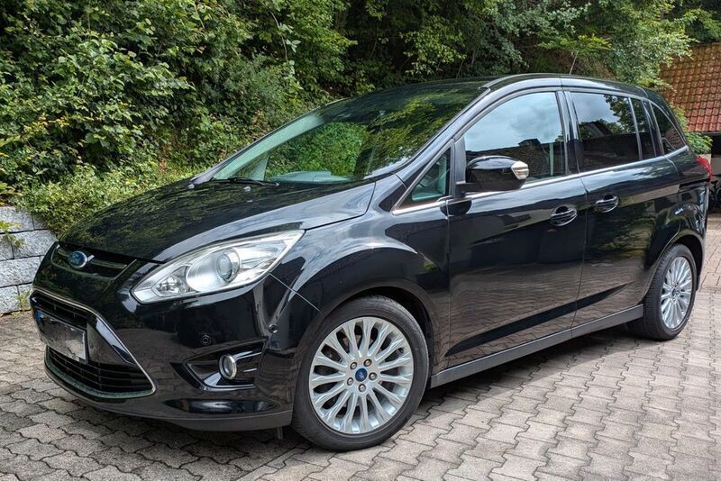 Schwarz Gebraucht 2013 Ford Grand C-Max Titanium Van / Kleinbus | 8.555 € (Fairer Preis) - Bild 1/4