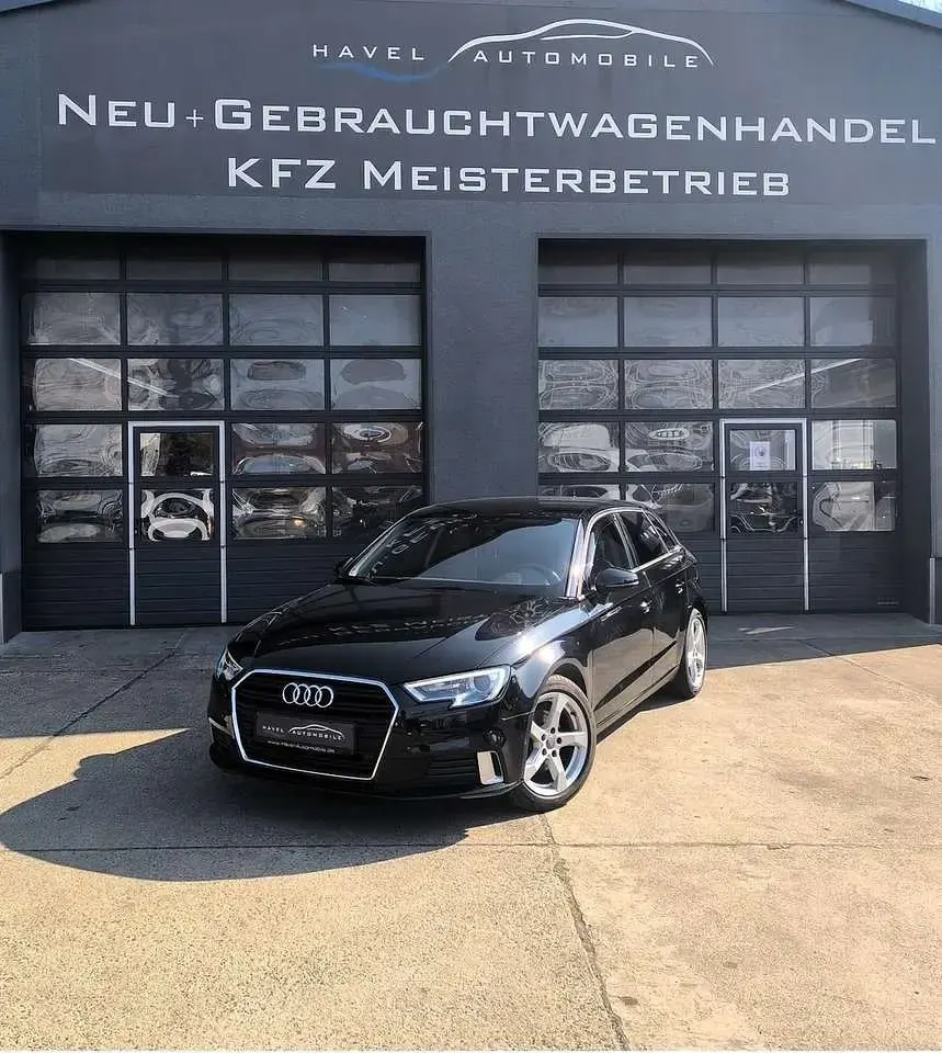 Gebraucht Audi A3 Sport 116 PS (85 kW) 2018 Schwarz Limousine