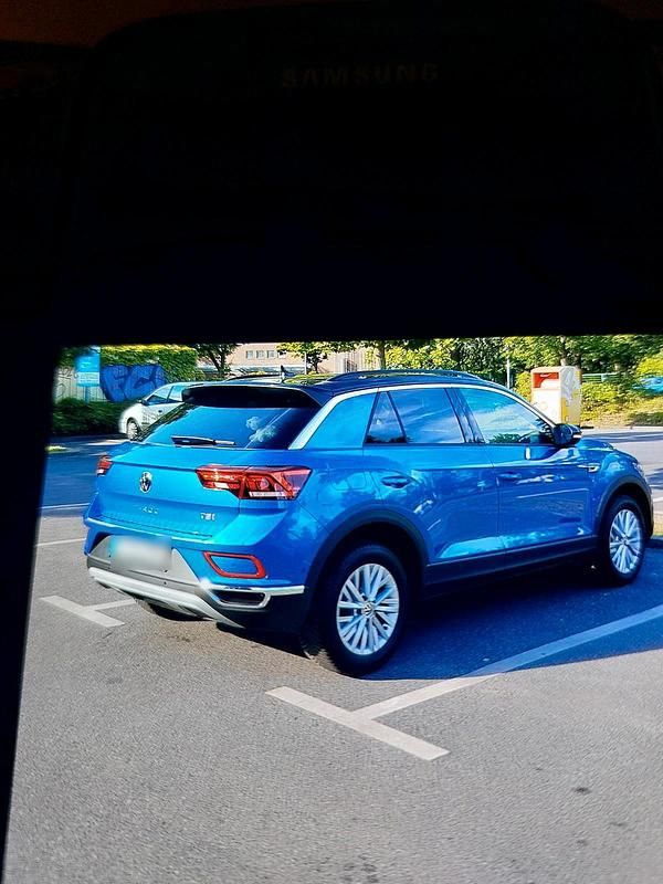 Gebraucht VW T-Roc 150 PS (110 kW) 2023 Blau SUV
