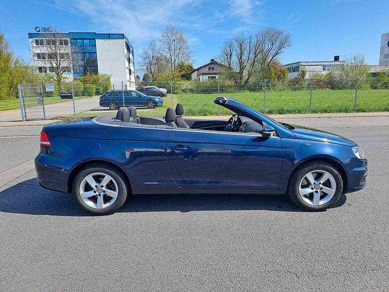 Gebraucht VW Eos 140 PS (102 kW) 2011 Blau Cabrio