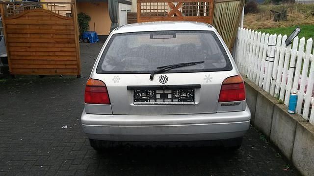 Gebraucht VW Golf III 82 PS (60 kW) 1996 Silber Kleinwagen