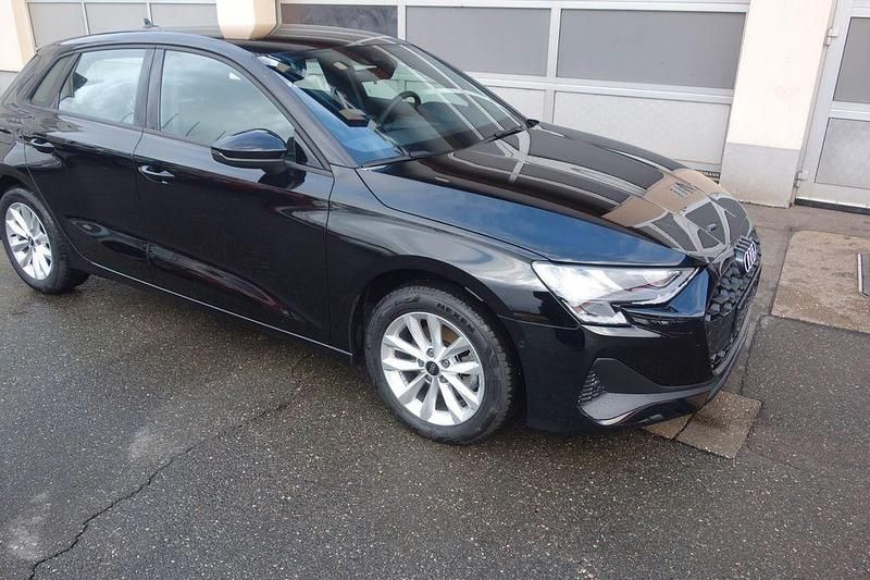 Gebraucht Audi A3 116 PS (85 kW) 2025 Weiß Limousine