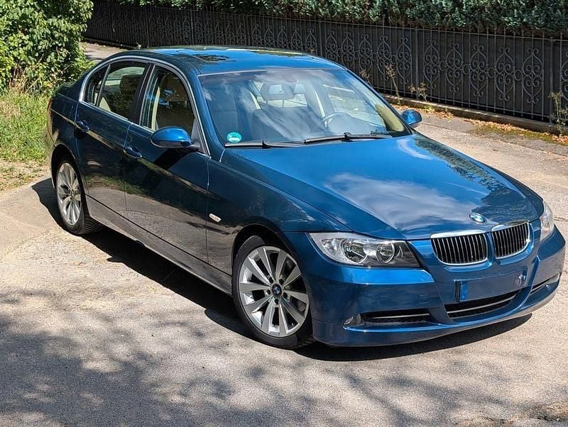 Blau Gebraucht 2006 BMW 325 Limousine | 7.900 € (Guter Preis) - Bild 1/4