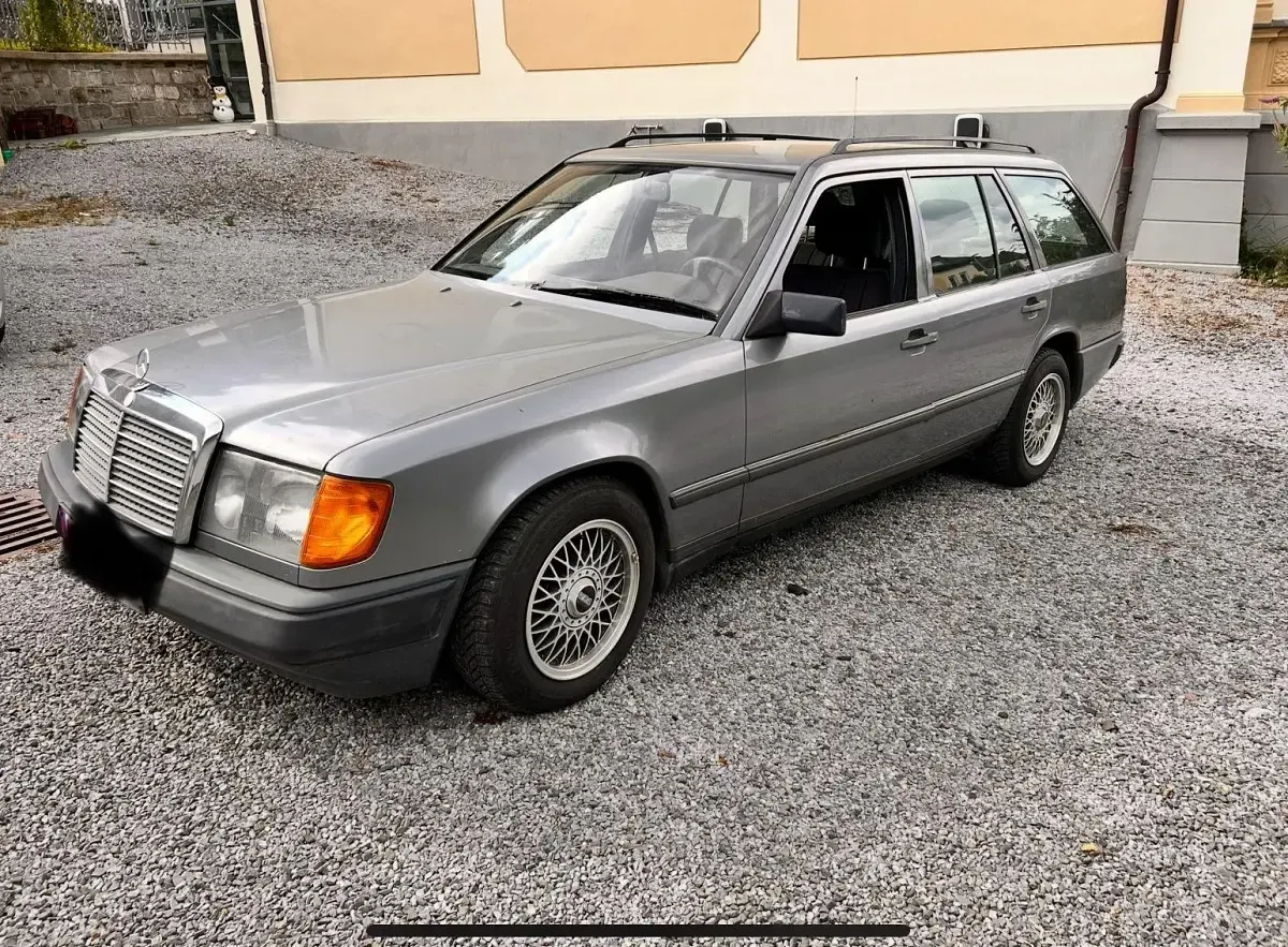 Gebraucht Mercedes E300 179 PS (131 kW) 1989 Grau Kombi