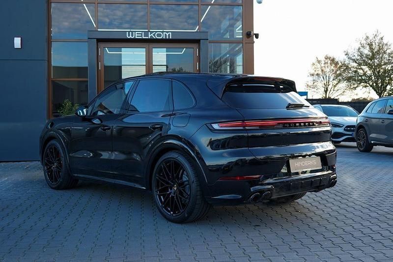 Gebraucht Porsche Cayenne 470 PS (345 kW) 2024 Schwarz SUV