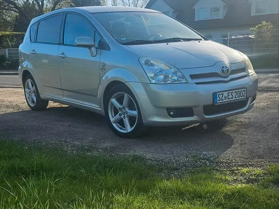 Używany Toyota Corolla 177 KM (130 kW) 2007 Srebrny Minivan