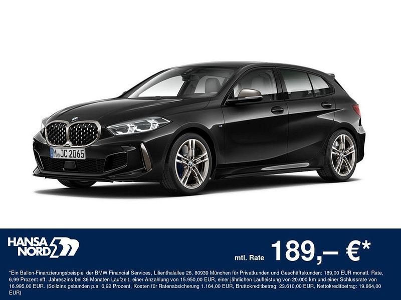 Schwarz / saphirschwarz (metallic) Gebraucht 2021 BMW M135 Performance Kleinwagen | 34.650 € (Fairer Preis) - Bild 1/3